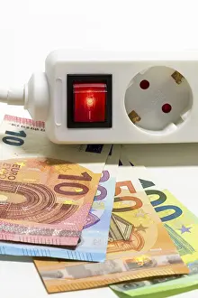 Electricity Tariff Prices Drucke: Switchable socket strip, euro banknotes