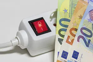 Energy Efficiency Tips Drucke: Switchable socket strip, euro banknotes