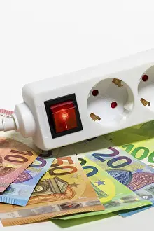 Energy Efficiency Ideas Drucke: Switchable socket strip, euro banknotes