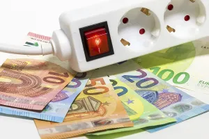 Electricity Tariff Prices Drucke: Switchable socket strip, euro banknotes