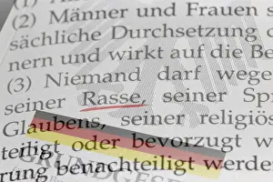 Symbolic Picture Germany Drucke: Symbolic image of the discussion about the term race in the German Basic Law