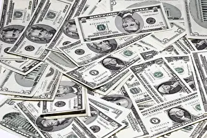 American Currency Drucke: A table full of 100s of 100 US dollars