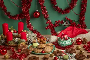 Christmas Table Decorations Drucke: Table with Christmas decorations