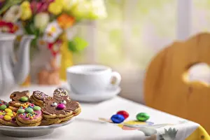Christian Easter Traditions Drucke: Table with Easter biscuits, coffee and Easter decorations
