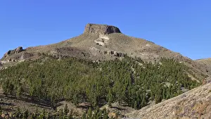 Parque Nacional Del Teide Spain Drucke: Table Mountain under clear blue sky
