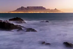 Table Mountain Panorama Drucke: Table Mountain, Lion's Head and Devil's Peak in the evening light