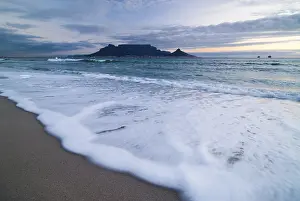 Table Mountain Panorama Drucke: Table Mountain, Lion's Head and Devil's Peak in the evening light