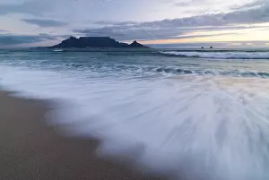 Cape Town Coastal Landscape Drucke: Table Mountain, Lion's Head and Devil's Peak in the evening light