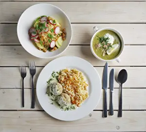 Healthy Dinner Ideas Drucke: Table served for dinner. Salad with radish and cabbage