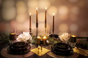 Cozy Table Setting Ideas Drucke: Table setting with romantic candlelight