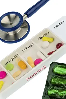 Stethoscope Image Drucke: Tablet dispenser and stethoscope