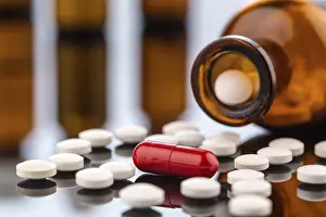 Austrian Healthcare System Drucke: Many tablets with a glass container