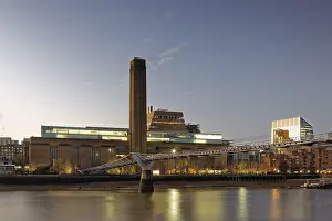 Travel Photography UK Drucke: Tate Gallery and Modern Millenium Bridge