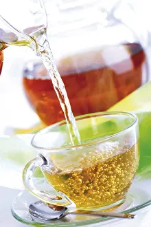 Studio Shot Of Tea Drucke: Tea poured into a cup