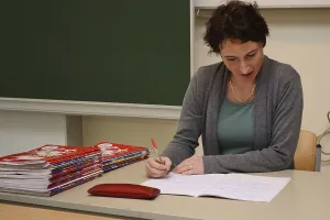 Classroom Education Drucke: Teacher corrects school work
