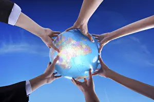 World Map Navigation Drucke: The team holding a globe together