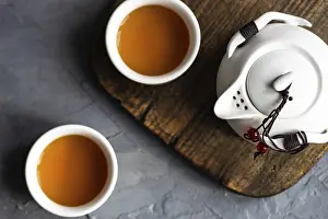 Copy Space Background Drucke: Teapot and cupd with tea on rustic background with copy space