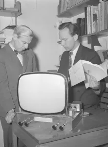Vintage Television Set Drucke: Television in the 1950s