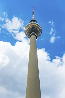 European Landmark Building Drucke: Television tower Alex with cloudy sky