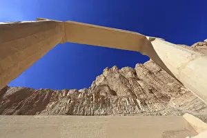 Hatshepsut Temple Drucke: Part of the temple complex, columns