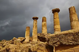 Temple Of Heracles Drucke: Temple of Heracles, Five ancient columns against dark