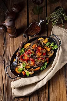 Spicy Beef Recipe Drucke: Tender beef with various vegetables