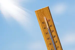 Global Warming Concept Drucke: Thermometer with a high temperature reading on a scale