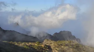 Eroded Canyon Scenery Drucke: Thick clouds surround the mountain peaks