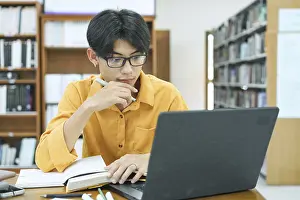 Young Learner Drucke: Thoughtful Young Student Preparing for Class