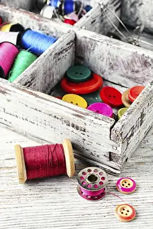 Traditional Crafts Drucke: Thread and buttons with beads sewing and needlework
