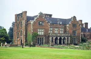 Nottinghamshire England Drucke: Thrumpton Hall, Nottinghamshire, England, UK, August 1977