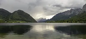 Bilder Datiert 18. Mai 2024: Donnerwolken über dem Grundlsee.