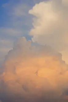 Evening Sun Drucke: Thunderstorm clouds shining in the dusk