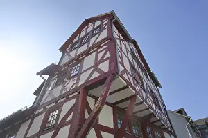 Half Timbered House Drucke: Timbered house with view from below