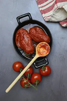 Tomato Nutrition Drucke: Whole tinned tomatoes in a pot