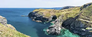 British Coastal Region Images Drucke: Tintagel Haven and Cliffs, North Cornwall