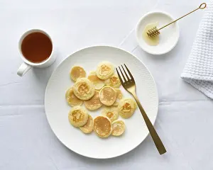 Homemade Sweet Treats Drucke: Tiny pancakes, small thin funny crumpet