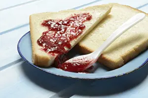 Raspberry Jam Toast Drucke: Toast with raspberry jam on a plate, breakfast