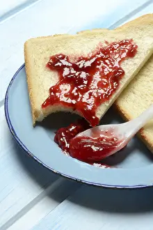 Empty Plate Photoshoots Drucke: Toast with raspberry jam on a plate, breakfast