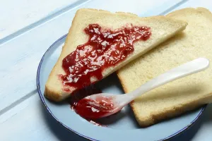 Raspberry Jam Toast Drucke: Toast with raspberry jam on a plate, breakfast