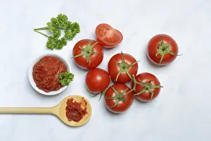 Wooden Spoon Still Life Drucke: Tomato paste in skin, tomatoes, Germany