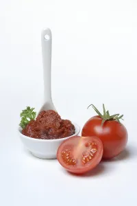 Tomato Paste Drucke: Tomato paste with spoon in bowl