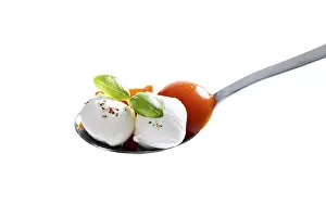 Studio Shot Of Tomatoes Drucke: Tomatoes, mozzarella and basil on a spoon