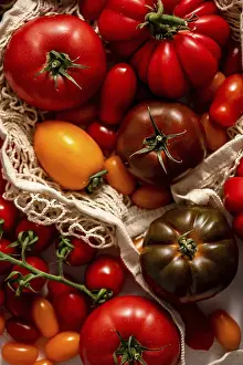 Flat Lay Top View Drucke: Tomatoes on the table. Tomatoes of different varieties