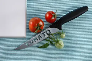 Tomato Nutrition Drucke: Tomatoes with a tomato knife