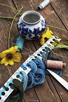 Manual Labor Tools Drucke: Tools and accessories for sewing and needlework