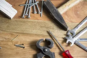 Handicraft Tools Drucke: Tools on wood