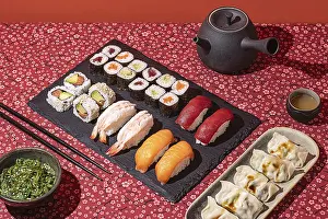 Asian Gastronomy Drucke: Top-down view of an elegant sushi dinner