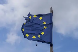 Deserted Coastline England Drucke: A torn EU flag blows in the wind with a few clouds in the background