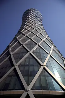Doha Qatar Drucke: The Tornado Tower, also QIPCO Tower